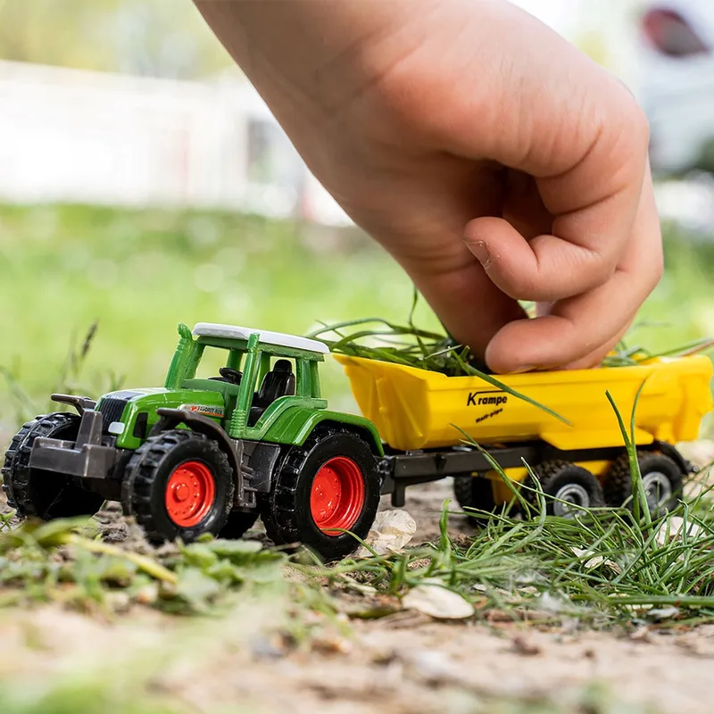 Fendt with Krampe tipping trailer – 1605 fra Siku – miljøbillede