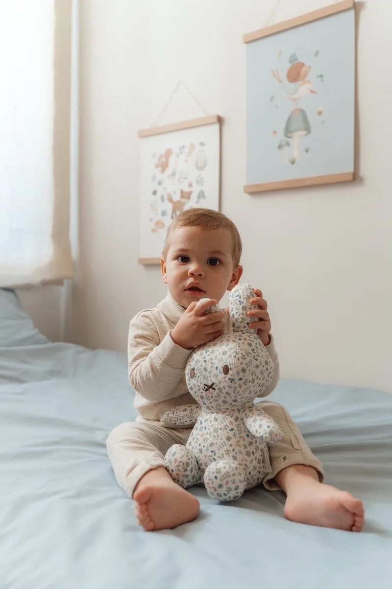 Nijntje x Little Dutch - All-Over Knuffel - 30 cm - Lucky Leaves van Tiamo in Blauw – productfoto 2 van 3