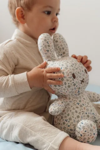Nijntje x Little Dutch - All-Over Knuffel - 30 cm - Lucky Leaves van Tiamo in Blauw – productfoto 3 van 3