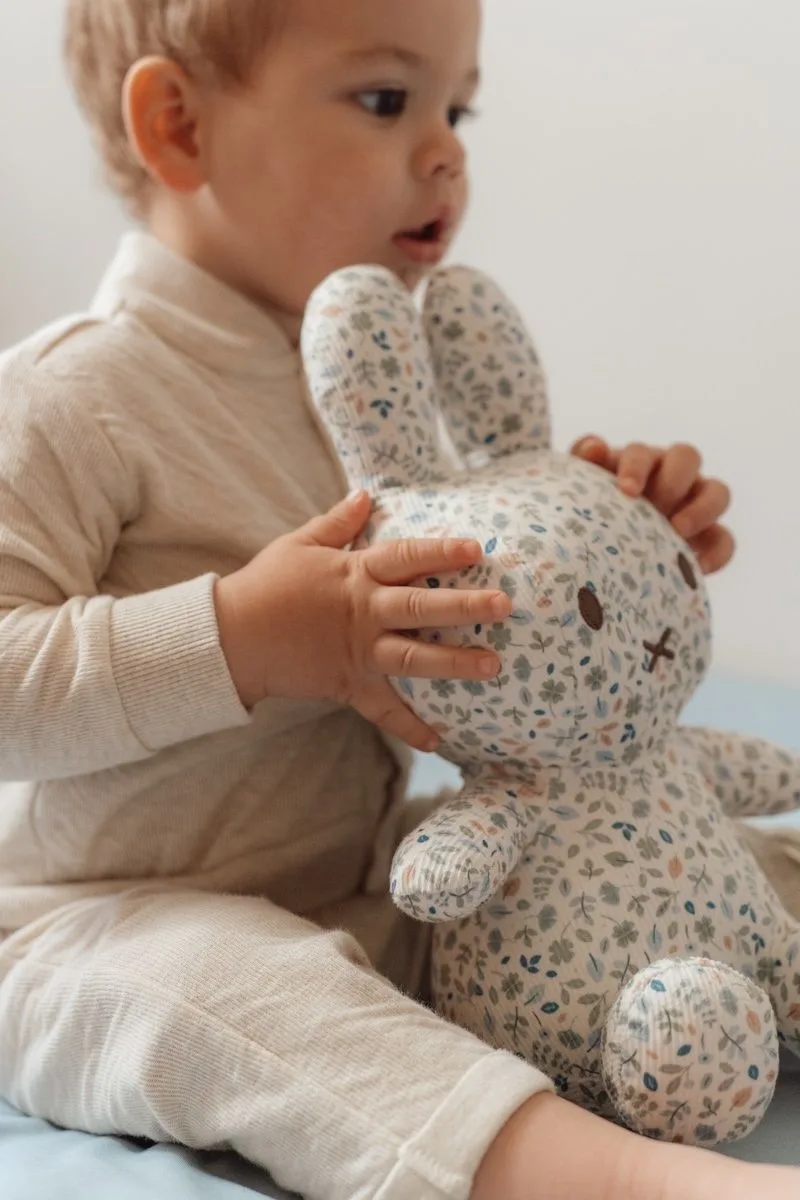 Nijntje x Little Dutch - All-Over Knuffel - 30 cm - Lucky Leaves van Tiamo in Blauw – productfoto 3 van 3