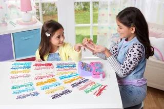 veelkleurige Nagelset voor kinderen- complete nagelstudio inclusief 60 nagels från Aquabeads i Flerfärgad – produktbild 4 av 5