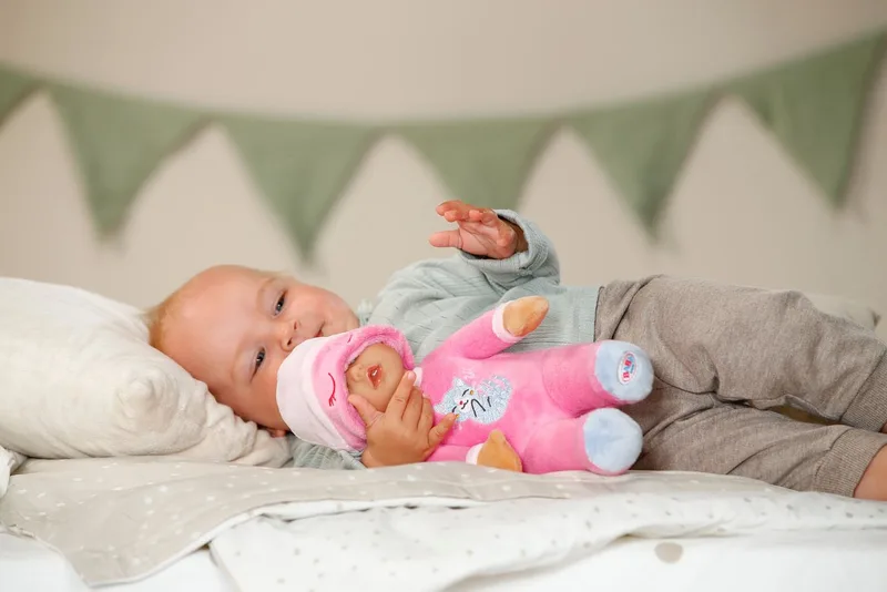 voor Baby’s Sleepy (30 cm) - zacht lichaam - geïntegreerde rammelaar - geschikt vanaf de geboorte by BABY born in Pink – product photo 5 of 5