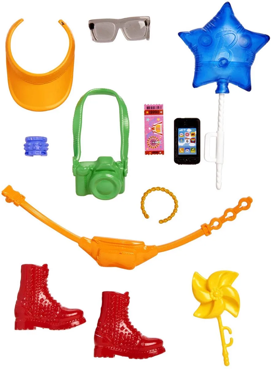 Accessoires Set met o.a. een Oranje Pet, Rode Laarzen, Zonnebril en nog veel meer von Barbie in Mehrfarbig – Produktfoto