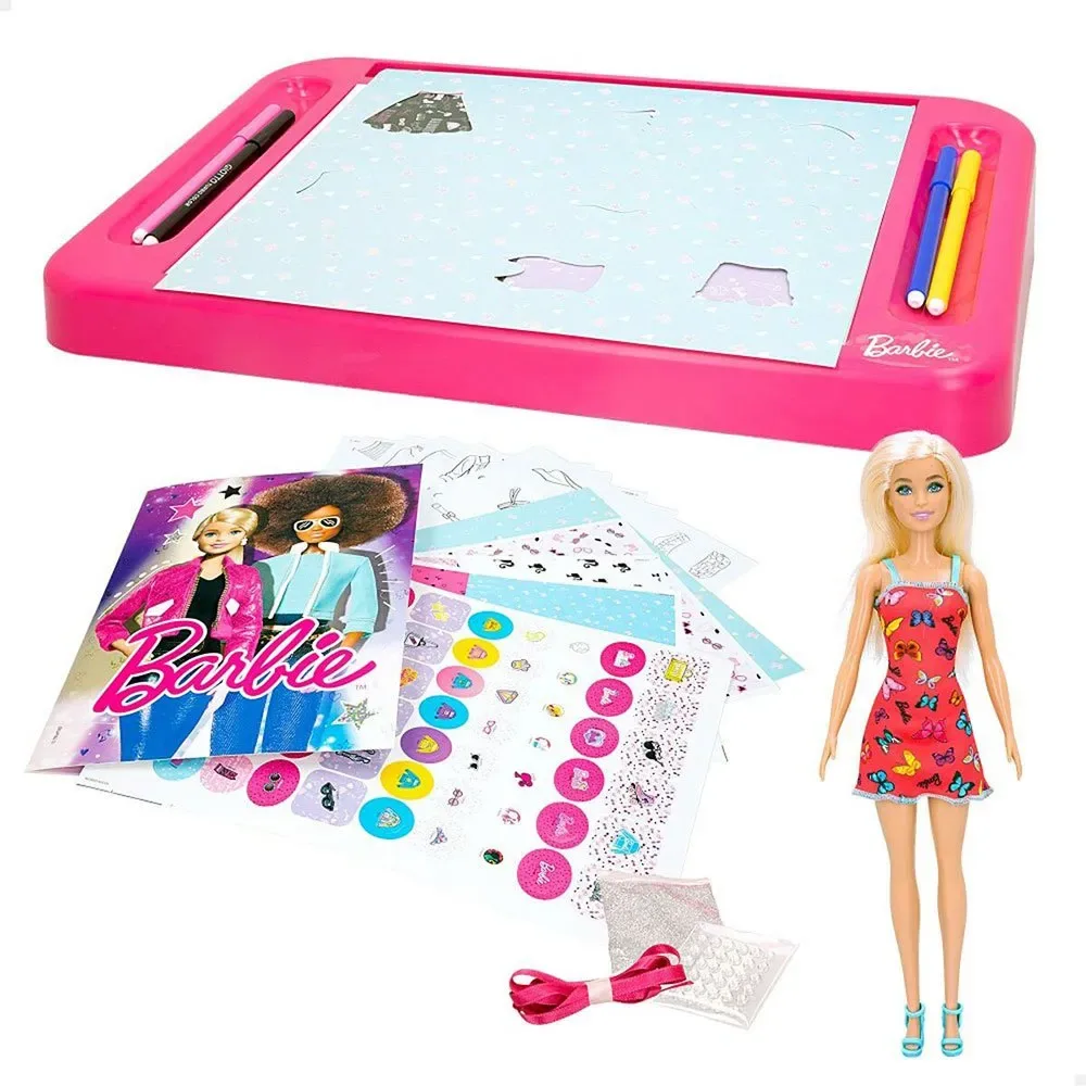 Barbie 47310 Atelier De Création De Mode Avec Poupée Et Accessoires de Barbie – photo du produit