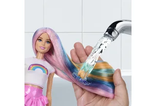 Modepop met extra lang schitterend regenbooghaar en 12 stylingaccessoires by Barbie in Multicolour – product photo 4 of 5