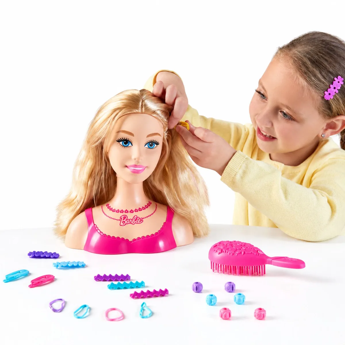 Stylinghoofd met 20 Accessoires - Incl. Haarspeldjes Haarelastiekjes en Borstel - Kaphoofd - Kappop - Kappershoofd von Barbie in Stylingpop + 20 Accessoires – Produktfoto