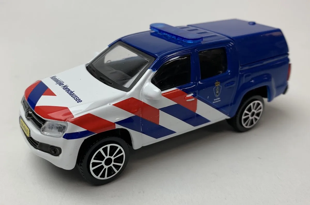 Amarok - Koninklijke Marechaussee (NL) - Limited Edition - schaalmodel - modelauto - schaal 1:43 van Bburago in Blauw, Wit, Rood – productfoto
