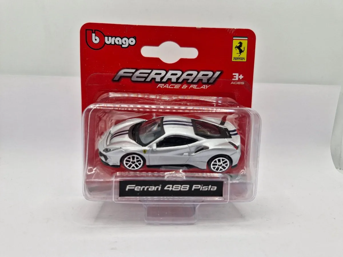 Ferrari 488 Pista 2018 – modelauto (ca. 7 cm) – zilver – schaal 1:64 von Bburago in Silber, Schwarz – Produktfoto