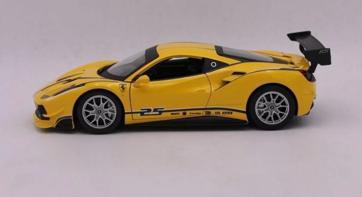 Ferrari 488 RACING CHALLENGE #25 geel/groen schaalmodel 1:24 von Bburago in Mehrfarbig – Produktfoto