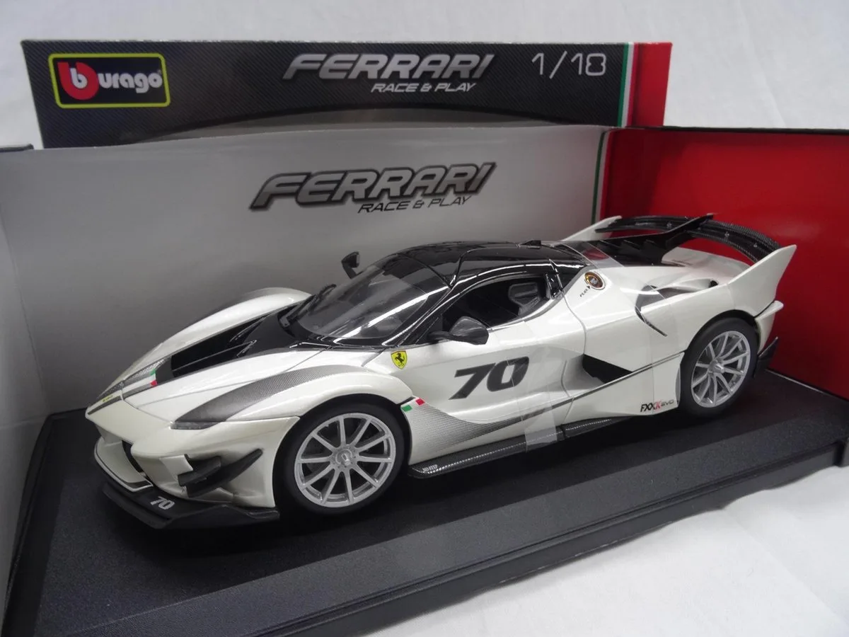 Ferrari FXX K EVO #70 - 1:18 van Bburago in Wit – productfoto