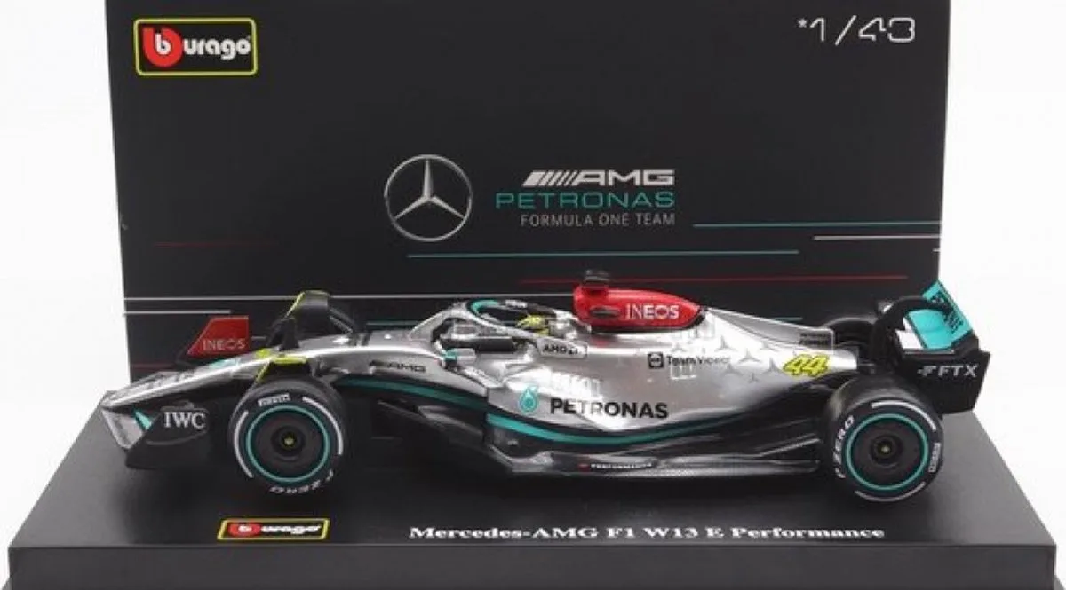 Mercedes W13E #44 L. Hamilton 2022 Season de Bburago en Multicolore – photo du produit