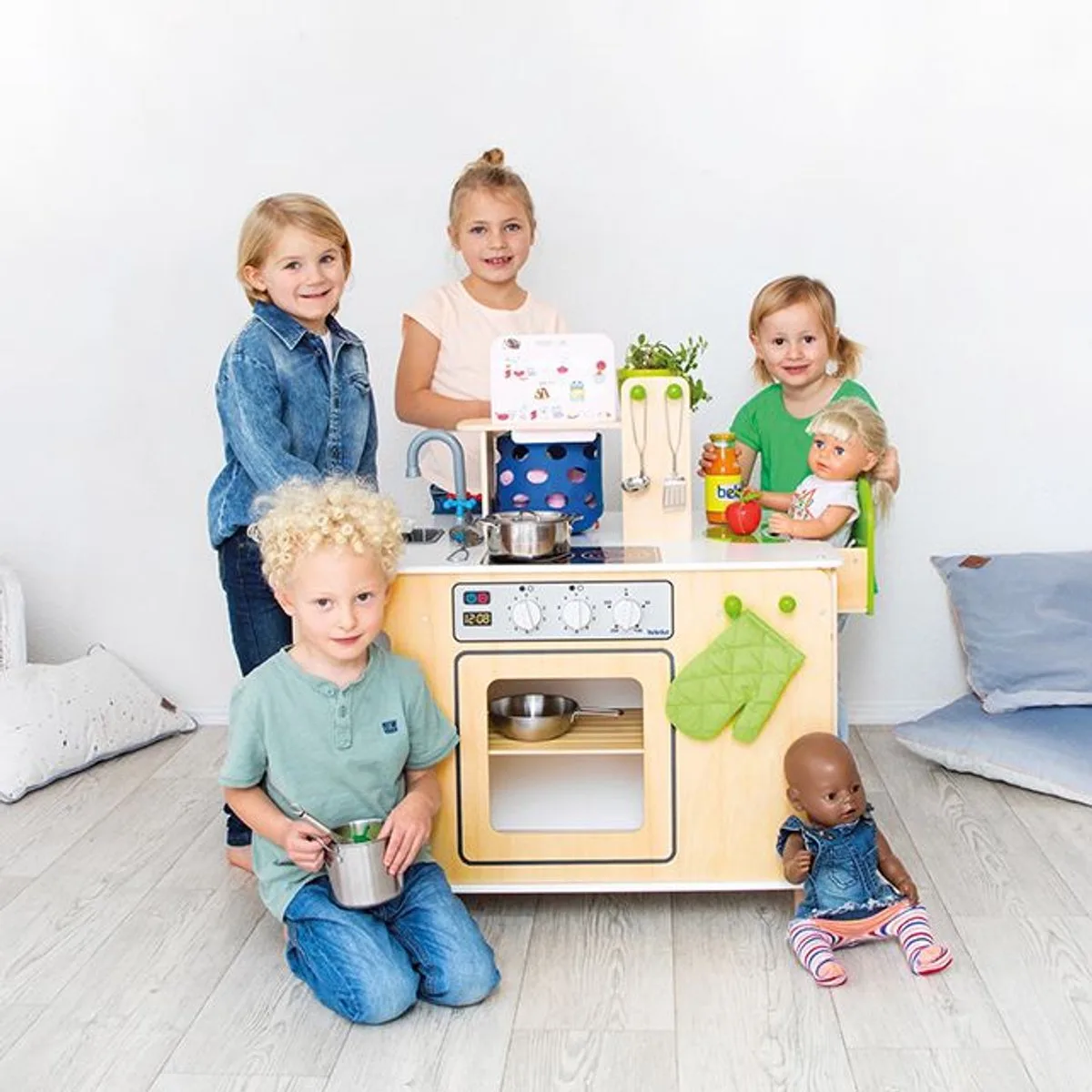 speelgoed Mobile Housekeeping Centre 4 in 1 schoonmaakset. van Beleduc in Meerkleurig – productfoto
