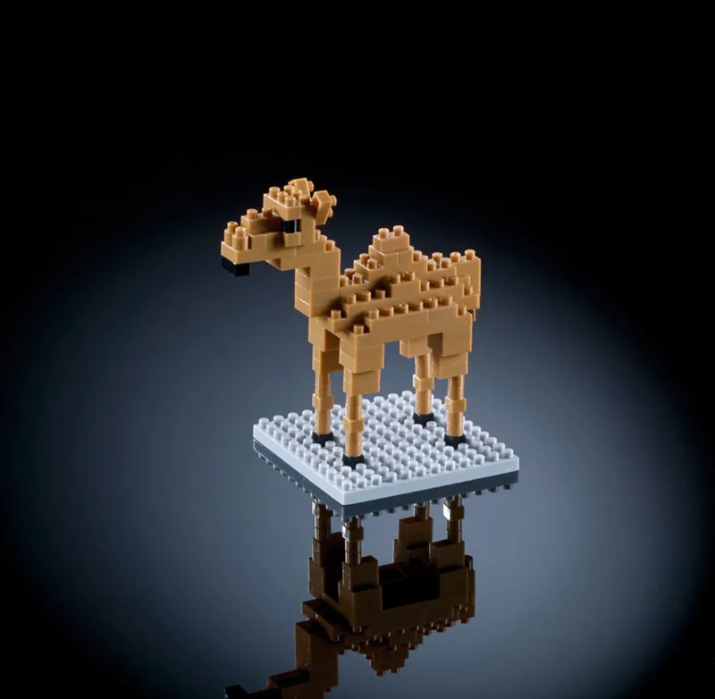 Kameel - Nano Bouwset Dieren - 63 onderdelen - Vanaf 8 jaar by Brixies in Bruin – product photo