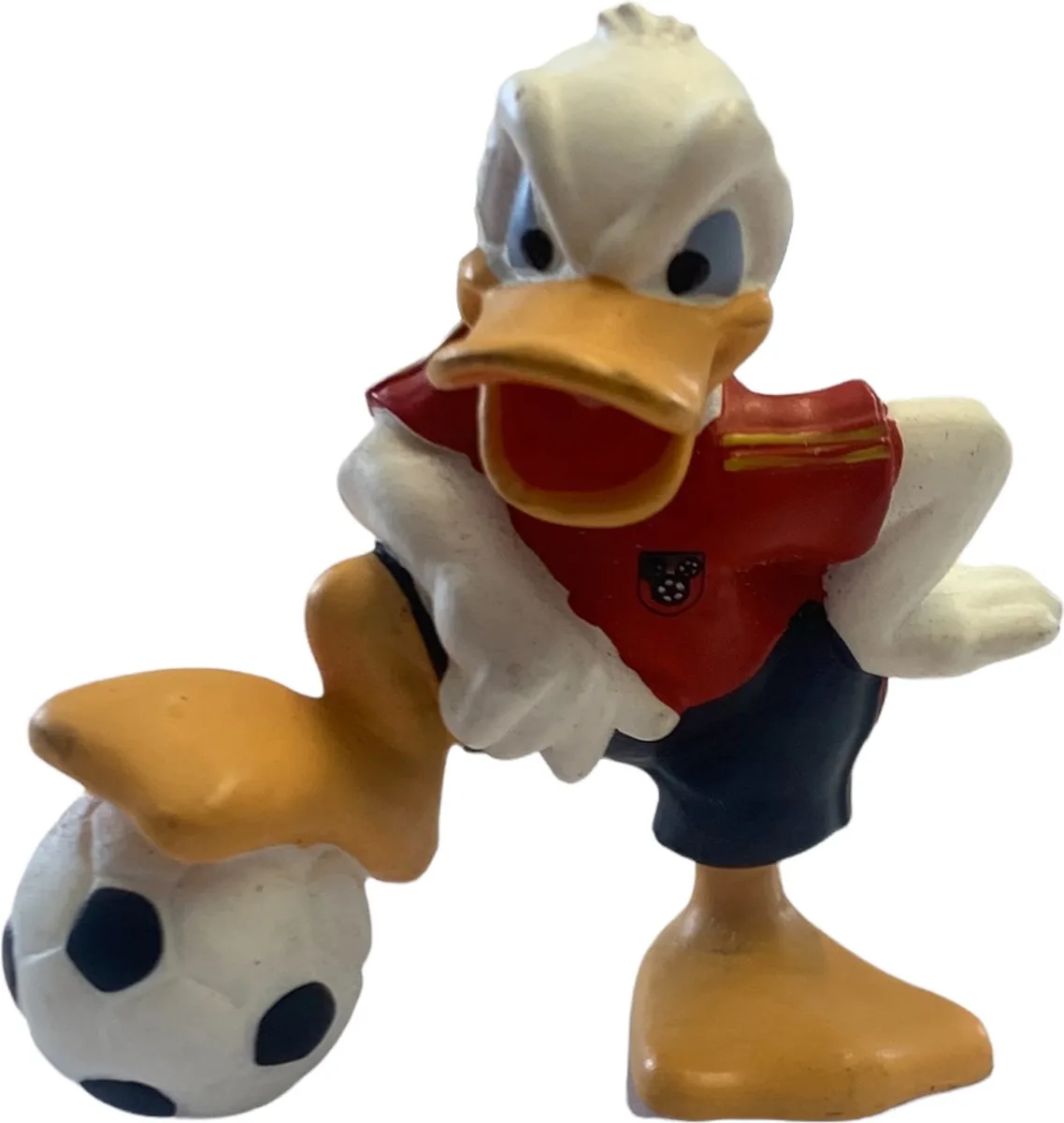 Disney - Donald Duck met voetballer met Spaans tenue (+/-5 cm) - Merk : Bullyland. från Bullyland i Röd – produktbild