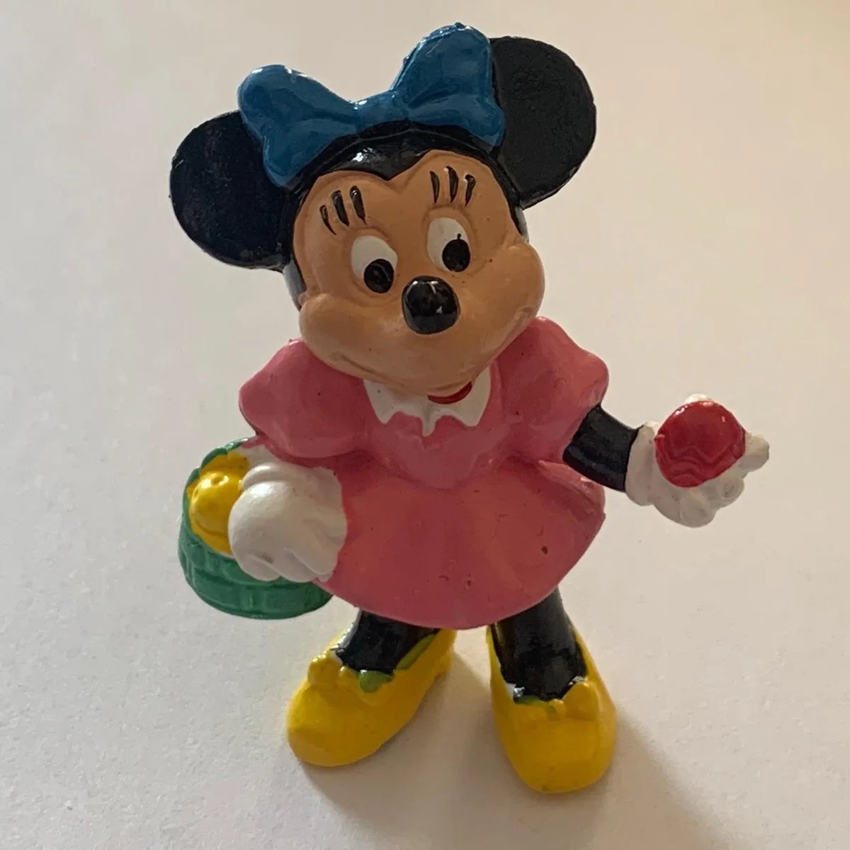 Disney, Minnie Mouse met paaseieren(+/-6cm), merk : Bullyland. de Bullyland en Multicolore – photo du produit