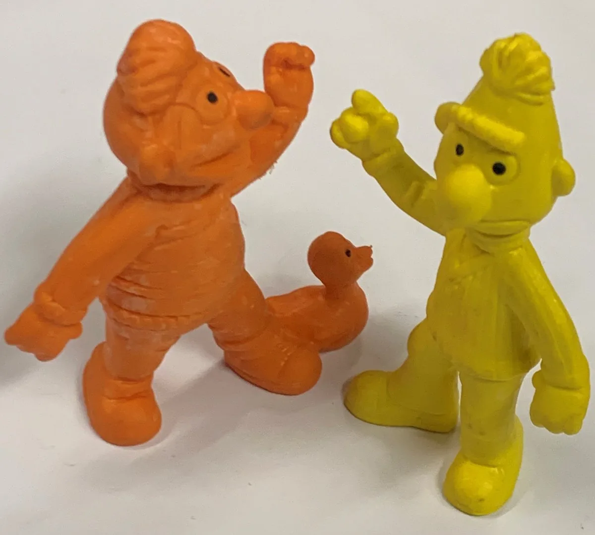 Sesamstraat - speel/verzamelset - Bert & Ernie - 6 cm de Bullyland en Oranje en geel – photo du produit