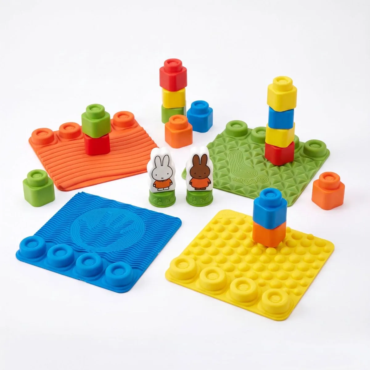 Soft Clemmy - Nijntje Sensory Path - Sensorisch Speelgoed - Speelkleed - Baby Blokken en Speelmat - Met Zachte Foam Stapelblokken - 6 - 36 maanden by Clementoni in Blue – product photo