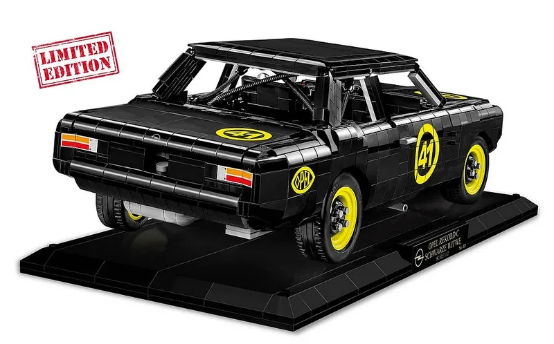 24332 Opel Rekord C Schwarze Witwe - Limited Edition de COBI – photo du produit 3 sur 4