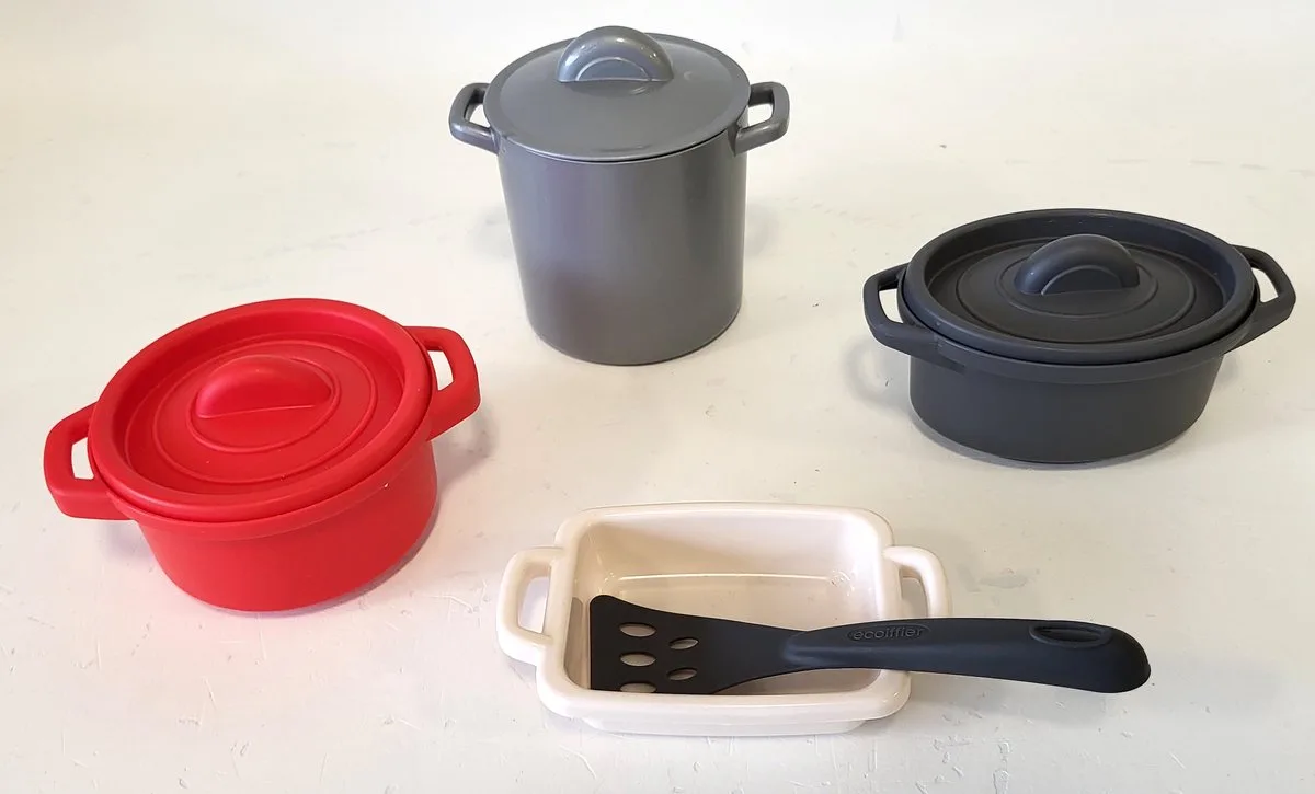 Ecoiffier 100 Chef Pans and Dining Set 8pcs von Écoiffier in Mehrfarbig – Produktfoto