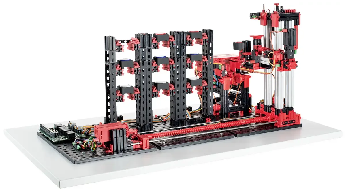 Automatisiertes Hochregallager 24V Simulatiemodel 24 V fra fischertechnik – produktbillede