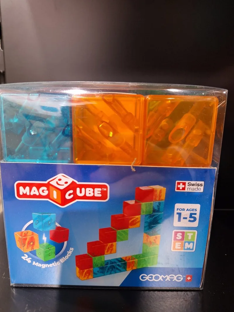 MagiCube Gems Colors Crystal Recycled - Transparante Magnetische Bouwblokken - 24-delig - Vanaf 1 jaar by Geomag in Multikleur – product photo