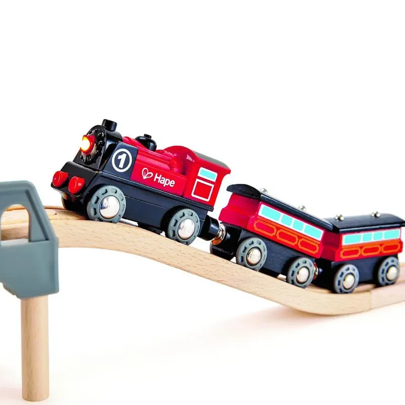 Batterij Locomotief Nr. 1 - Speelgoedtrein met Verlichting en Magneet, 3 jaar+ by Hape in Multicolour – product photo 4 of 4