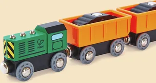 Dieselgoederentrein de Hape en Multicolore – photo du produit 1 sur 4