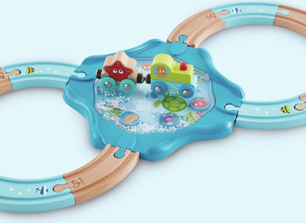 Holzschienen Unterwasserwelt från Hape i Flerfärgad – produktbild