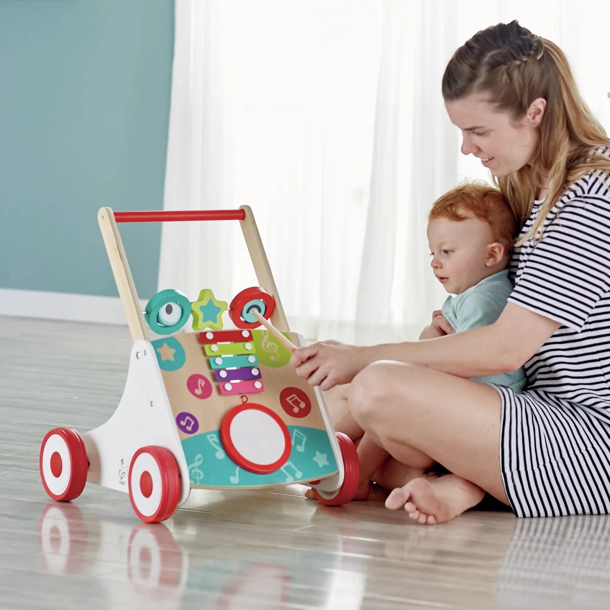 Muzikale Loopwagen - Loophulp met Trommel, Xylofoon en Verstelbare Weerstand - Vanaf 10 Maanden de Hape en Multicolore – photo du produit