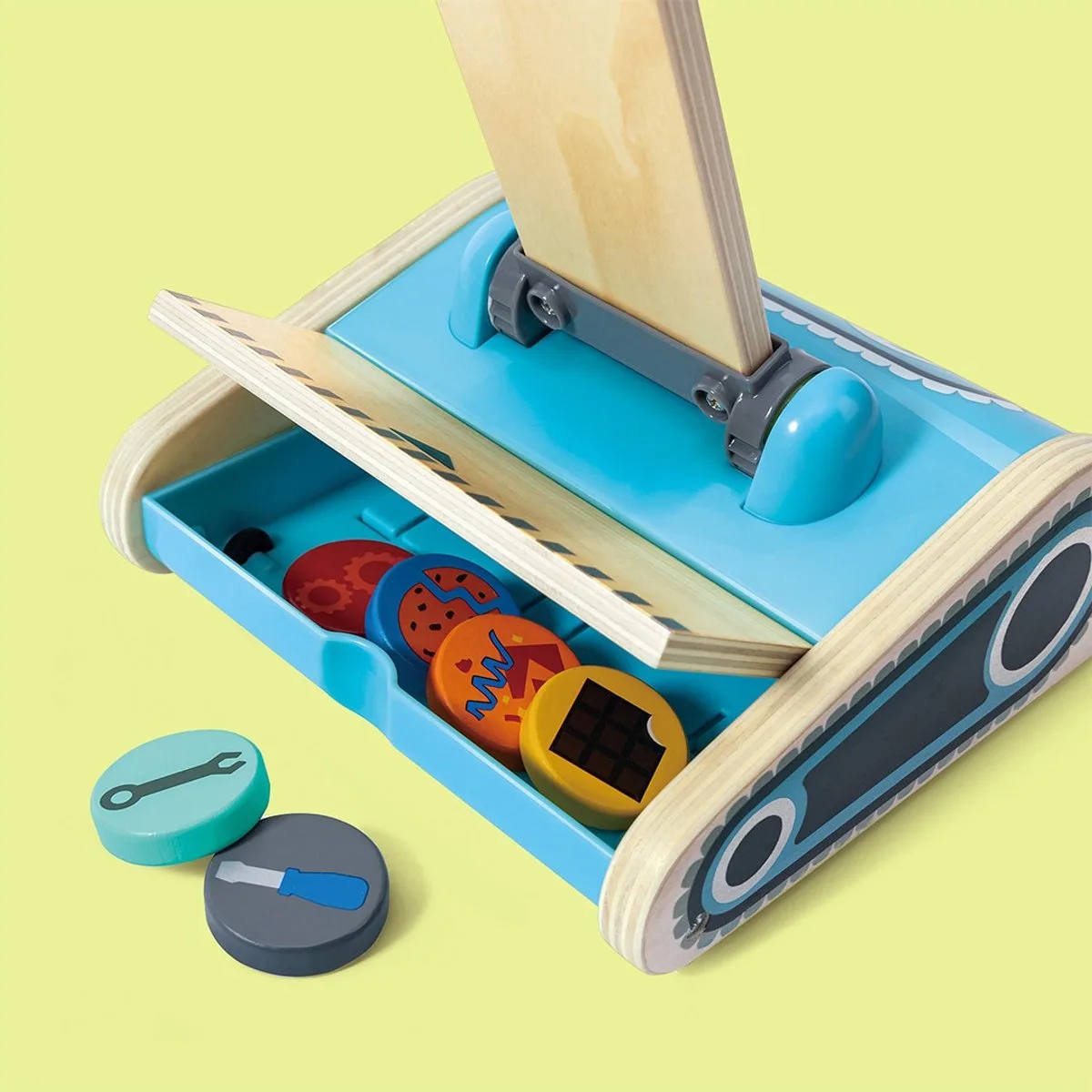 Speelgoed Stofzuiger met Robotgezicht - Rollenspel Set 7-delig, vanaf 2 jaar by Hape in Multicolour – product photo