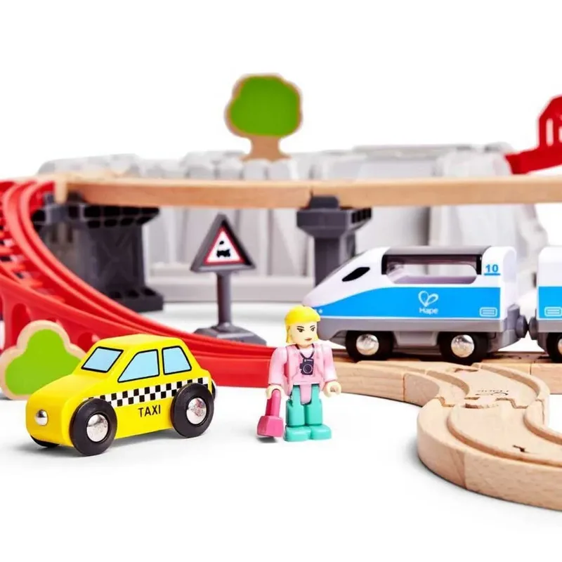 Stads Trein Bouwsteen Set 84.20x75.60x19.10 Cm de Hape – photo du produit 3 sur 6