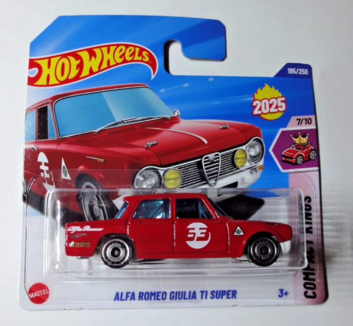 ALFA ROMEO GUILIA TI SUPER 63 RACING RED 195/250 1:64 HW COMPACT CARS 7/10 van Hot Wheels in Racing red 63 – productfoto