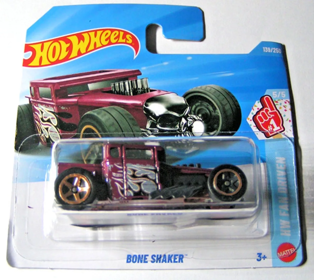 BONE SHAKER 139/250 HW FAN DRIVEN 5/5 SHORT CARD 2026 van Hot Wheels in Bordeaux red – productfoto