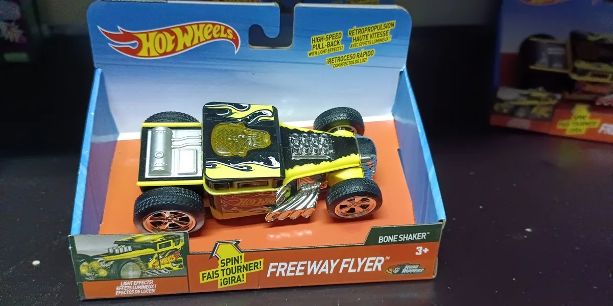 Bone Shaker Freeway Flyer - Met lichteffecten - 13 x 18 cm groot von Hot Wheels in Grün – Produktfoto