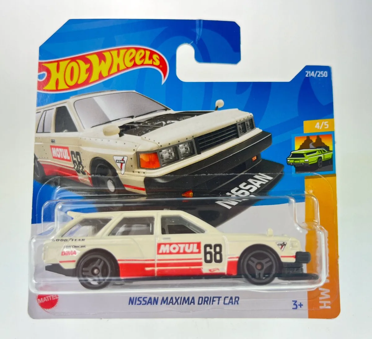 Nissan Maxima Drift Car 1:64 - 2022 fra Hot Wheels i Creme – produktbillede