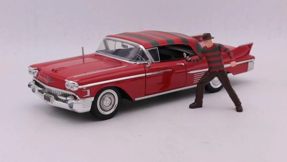 Cadillac Series 62 A Nightmare on Elm Steet van Jada Toys in Rood – productfoto