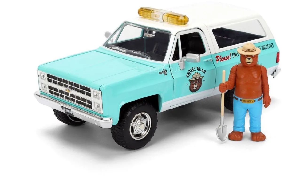 Chevrolet Blazer 1980 & Smokey Bear Figurine Jada 1:24 by Jada Toys in Green – product photo