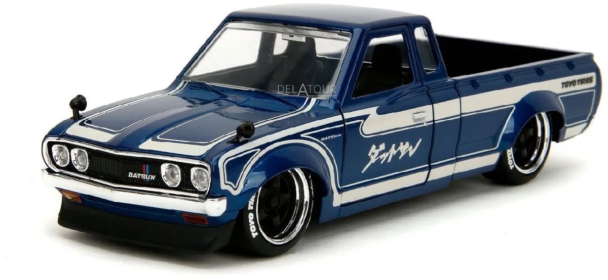 Datsun 620 Pick Up 1972 Jada 1:24 från Jada Toys i Blå – produktbild