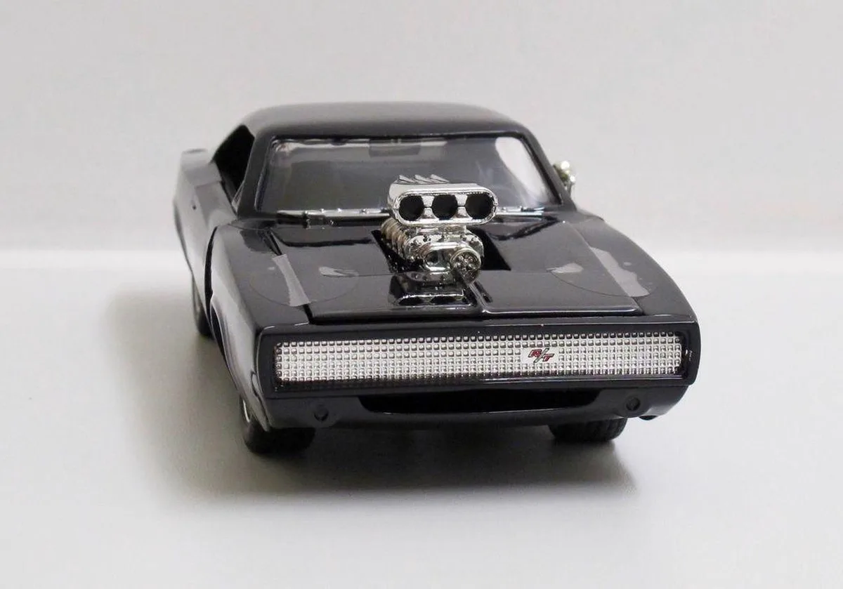 Dom´s Dodge Charger R/T Fast & Furious + Dom figuur, Jada Toys 1/24 fra Jada Toys i Sort – produktbillede