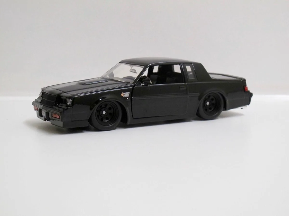 Toys 1/24 Dom's Buick Grand National "Fast & Furious" från Jada Toys i Svart – produktbild
