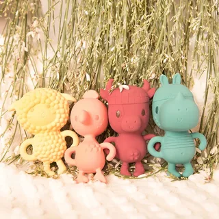 Zintuigelijke eco rammelaar - Yvon het schaap de Lilliputiens en Multicolore – photo du produit 4 sur 6