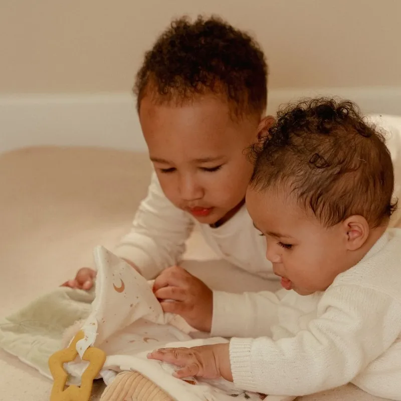 Newborn Naturals Activiteitenboekje van Little Dutch in Créme – productfoto 8 van 8