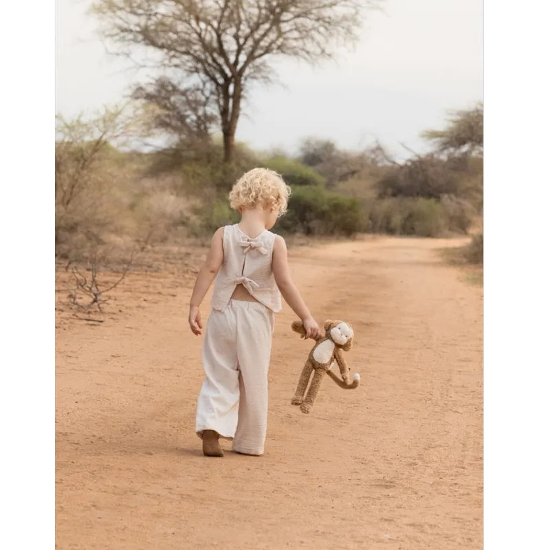 Safari Friends Knuffel Aap från Little Dutch i Brun – produktbild 4 av 4