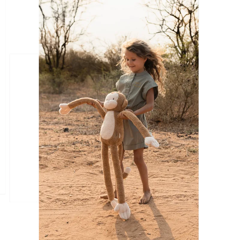 Safari Friends Knuffel Aap XL fra Little Dutch i Brun – produktbillede 4 af 4