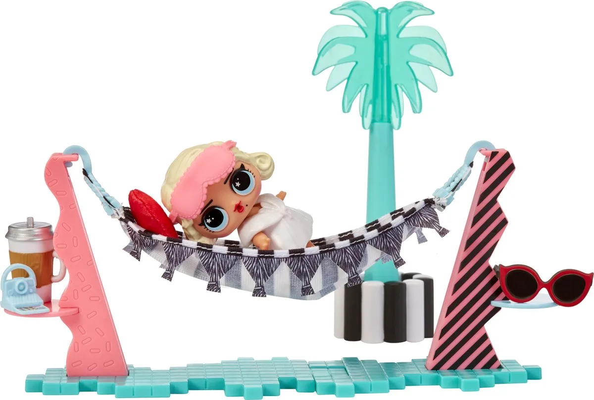 Leading Baby Vakantielounge - Meubelspeelset met pop by L.O.L. Surprise! in Multicolour – product photo