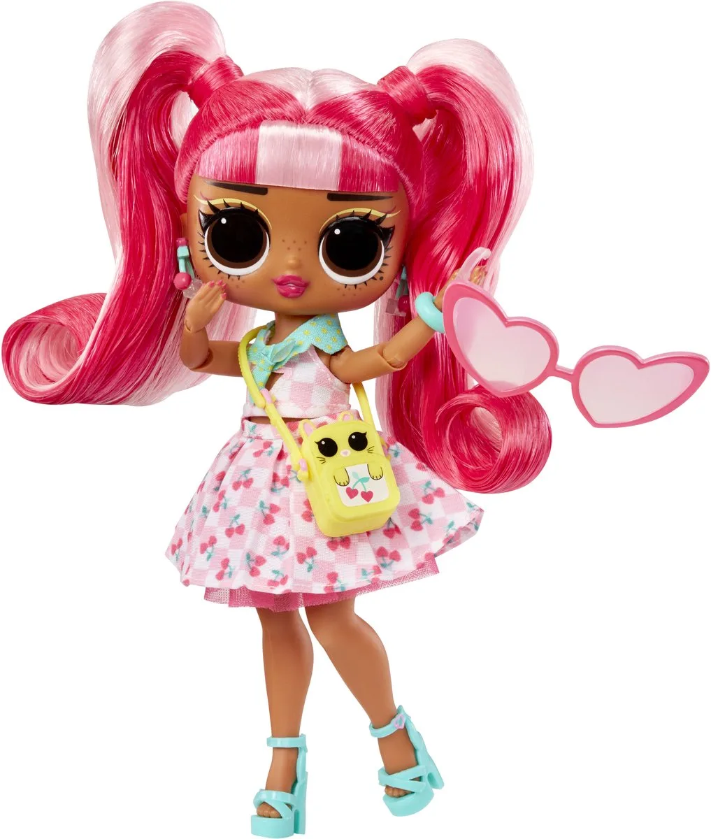 MGA Entertainment LOL Surprise! Tweens - Lalka Cherry B.B. - Modieus - Accessoires van L.O.L. Surprise! in Meerkleurig – productfoto