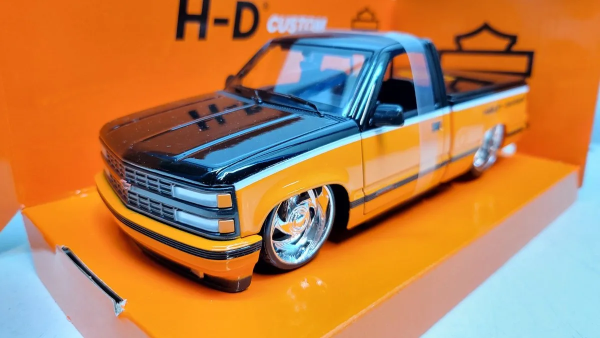 Chevrolet 454 SS Pick-Up Oranje/Zwart 1993 Maisto 1:24 de Maisto en Oranje – Zwart – photo du produit