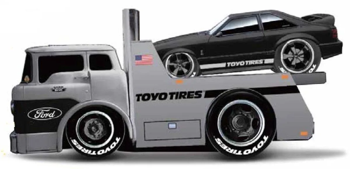 Ford C600 - Modelauto - Schaal 1:64 van Maisto in Zilver, Zwart – productfoto