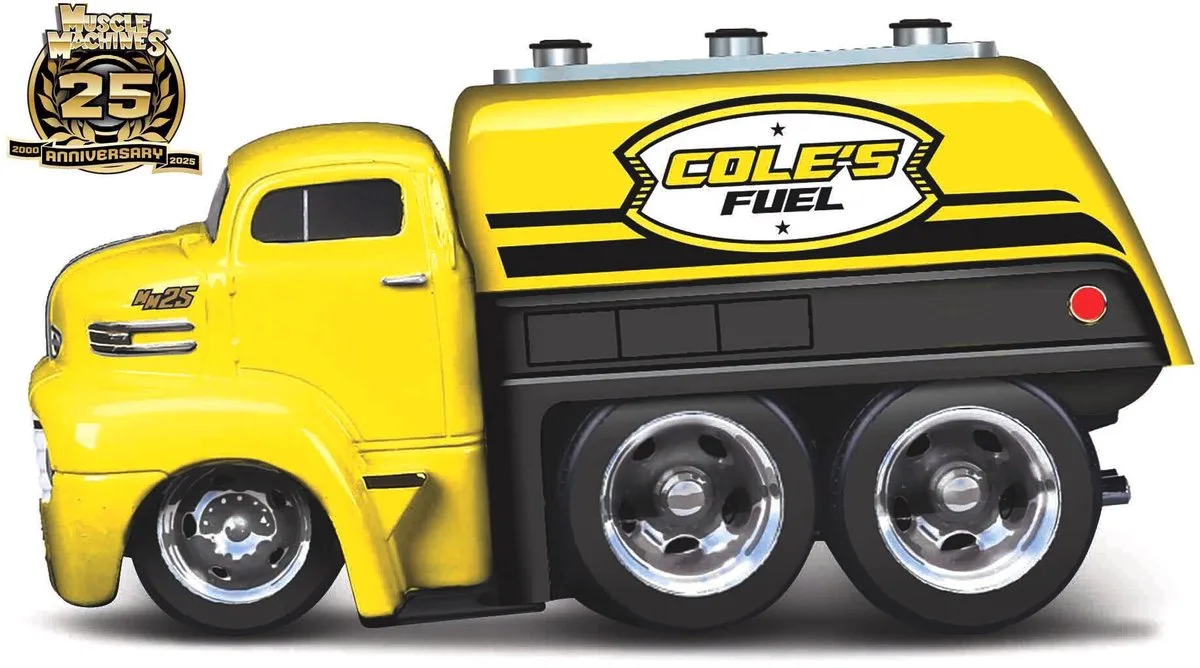 Ford Coe - Modelauto - Schaal 1:64 från Maisto i Gul, Svart, Vit – produktbild