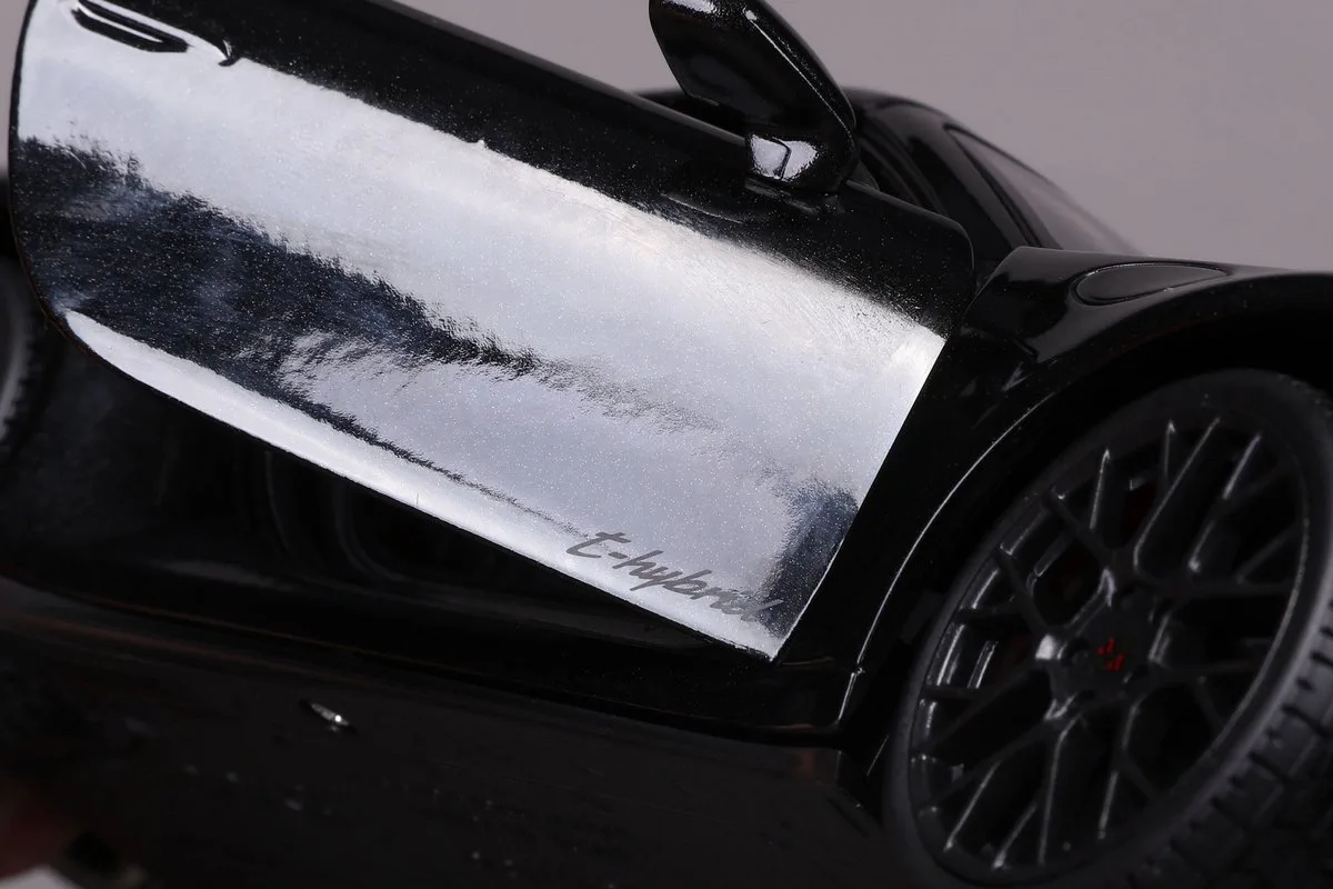 Maisto 1/18 Porsche 911 (992.2) Targa 4 GTS - metallic de Maisto en Noir – photo du produit